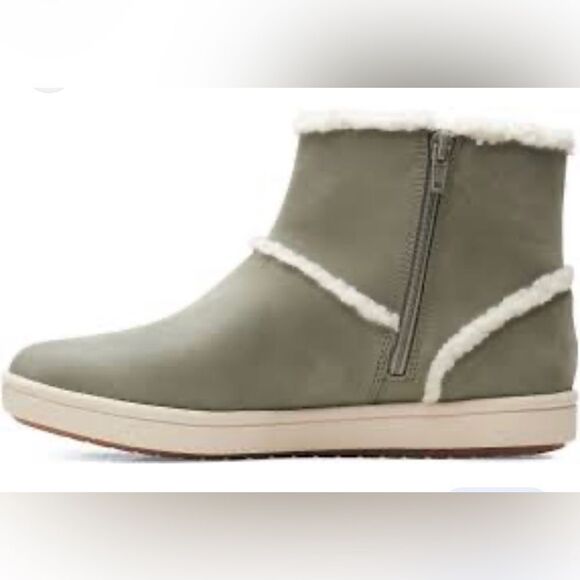 Coudsteppers by Clark’s Step Glow Rose Olive Faux Fur Ankle Boots NWT - Picture 1 of 11